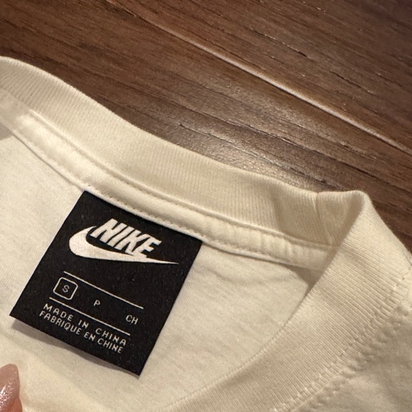 Nike White Graphic Long Sleeve Tee - Picture 3 of 4